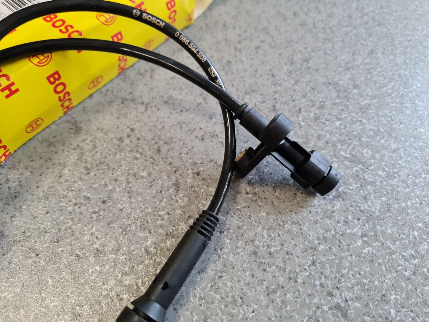 ABS devējs priekš 2 ABS devējs priekš