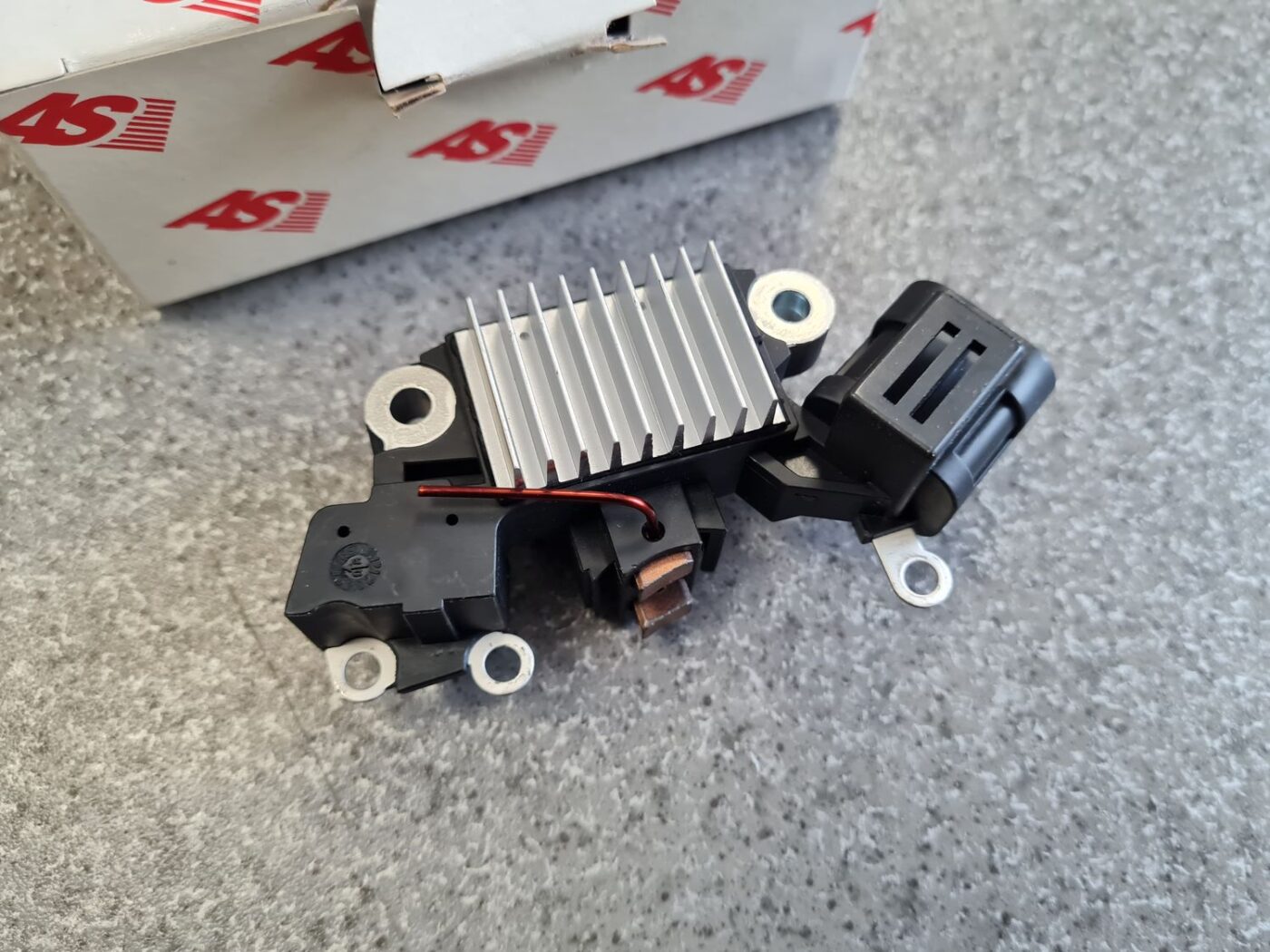 Ģeneratora sprieguma regulators priekš 2 Ģeneratora sprieguma regulators priekš