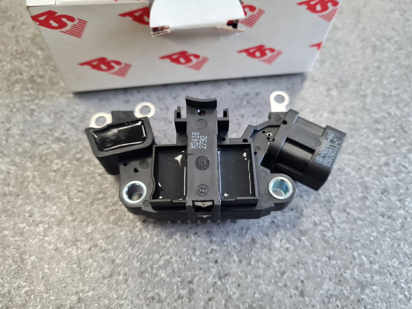 Ģeneratora sprieguma regulators priekš 4 Ģeneratora sprieguma regulators priekš