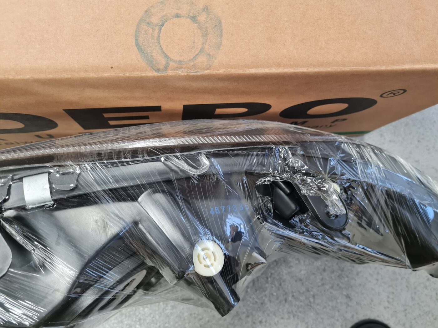 Priekšējais labais lukturis priekš 6 Priekšējais labais lukturis priekš