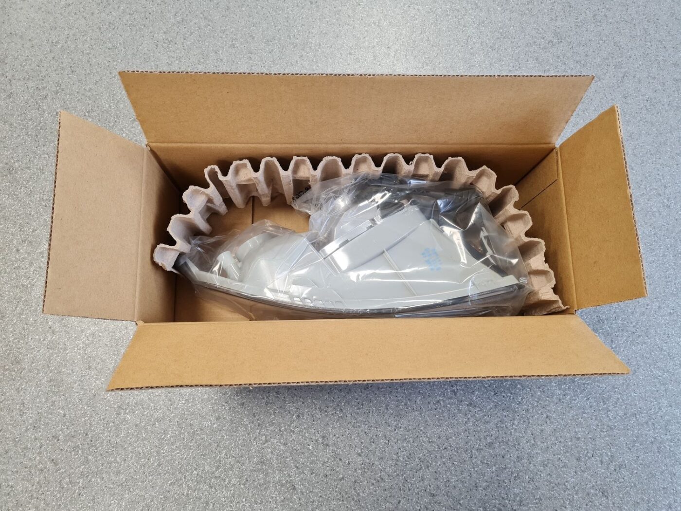 Miglas lukturis priekšā labajā pusē priekš 2 Miglas lukturis priekšā labajā pusē priekš