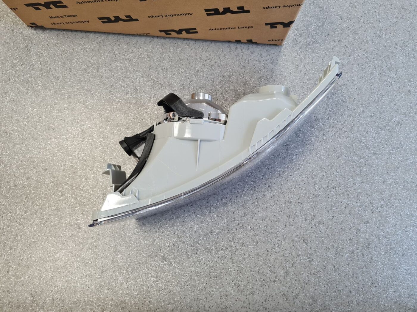 Miglas lukturis priekšā labajā pusē priekš 5 Miglas lukturis priekšā labajā pusē priekš