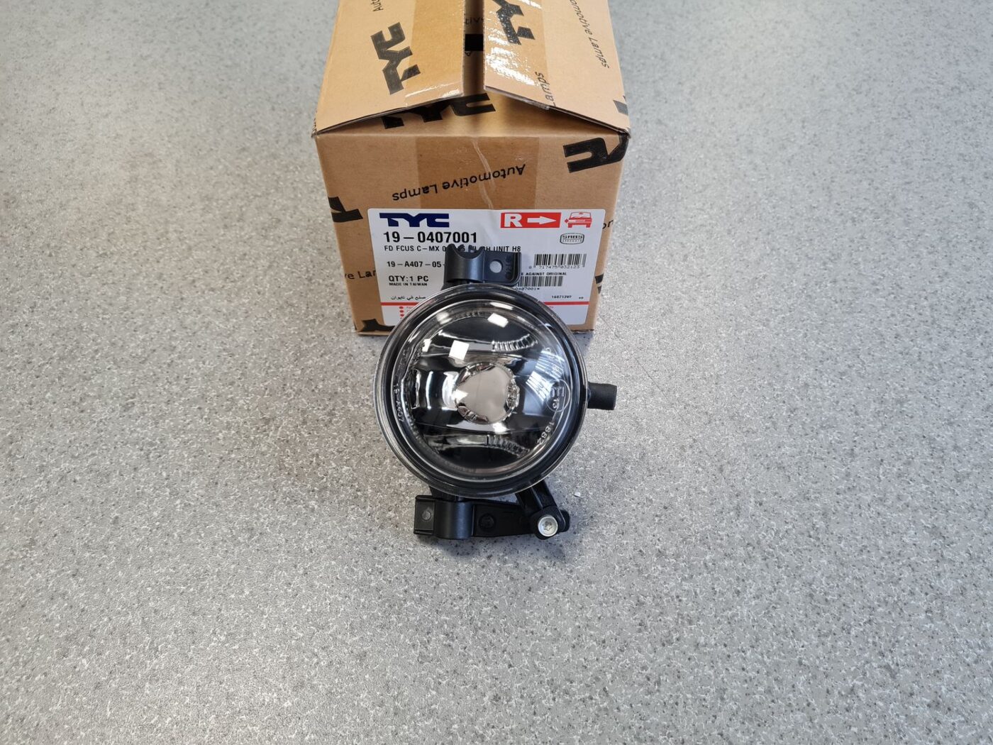 Miglas lukturis priekšā labajā pusē priekš 1 Miglas lukturis priekšā labajā pusē priekš