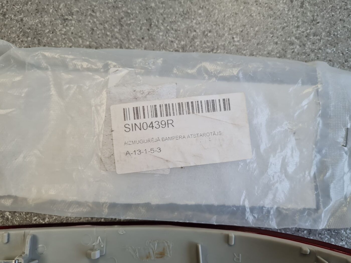 Aizmugurējais atstarotājs priekš 4 Aizmugurējais atstarotājs priekš