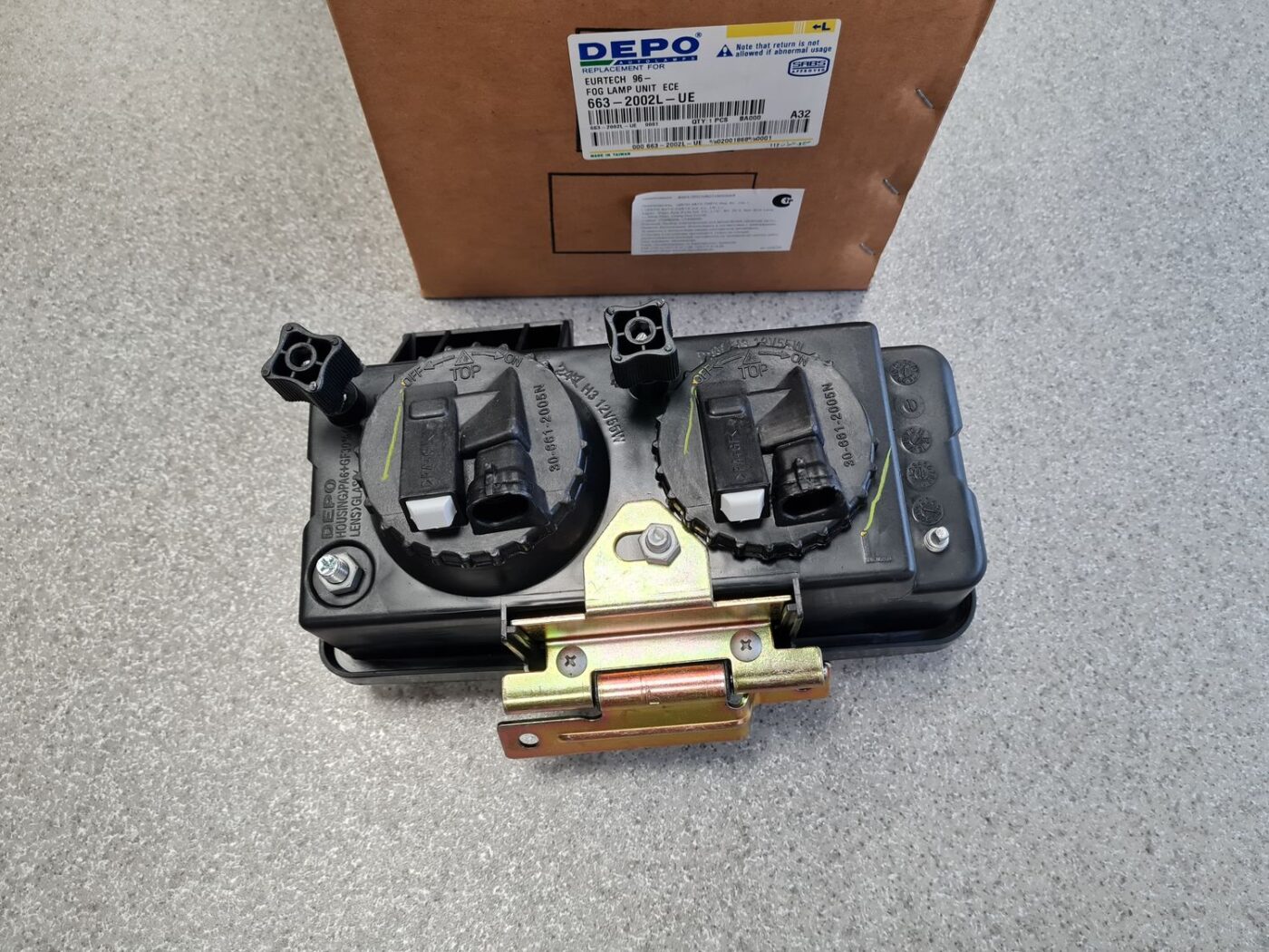 Miglas lukturis priekšā pa kreisi priekš 4 Miglas lukturis priekšā pa kreisi priekš