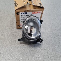 Miglas lukturis priekšā labajā pusē priekš