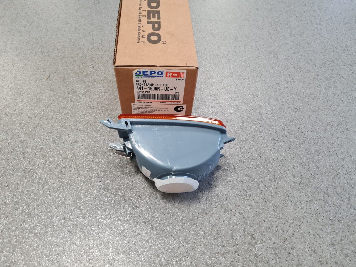 Pagrieziena signala lukturis priekš 2 Pagrieziena signala lukturis priekš