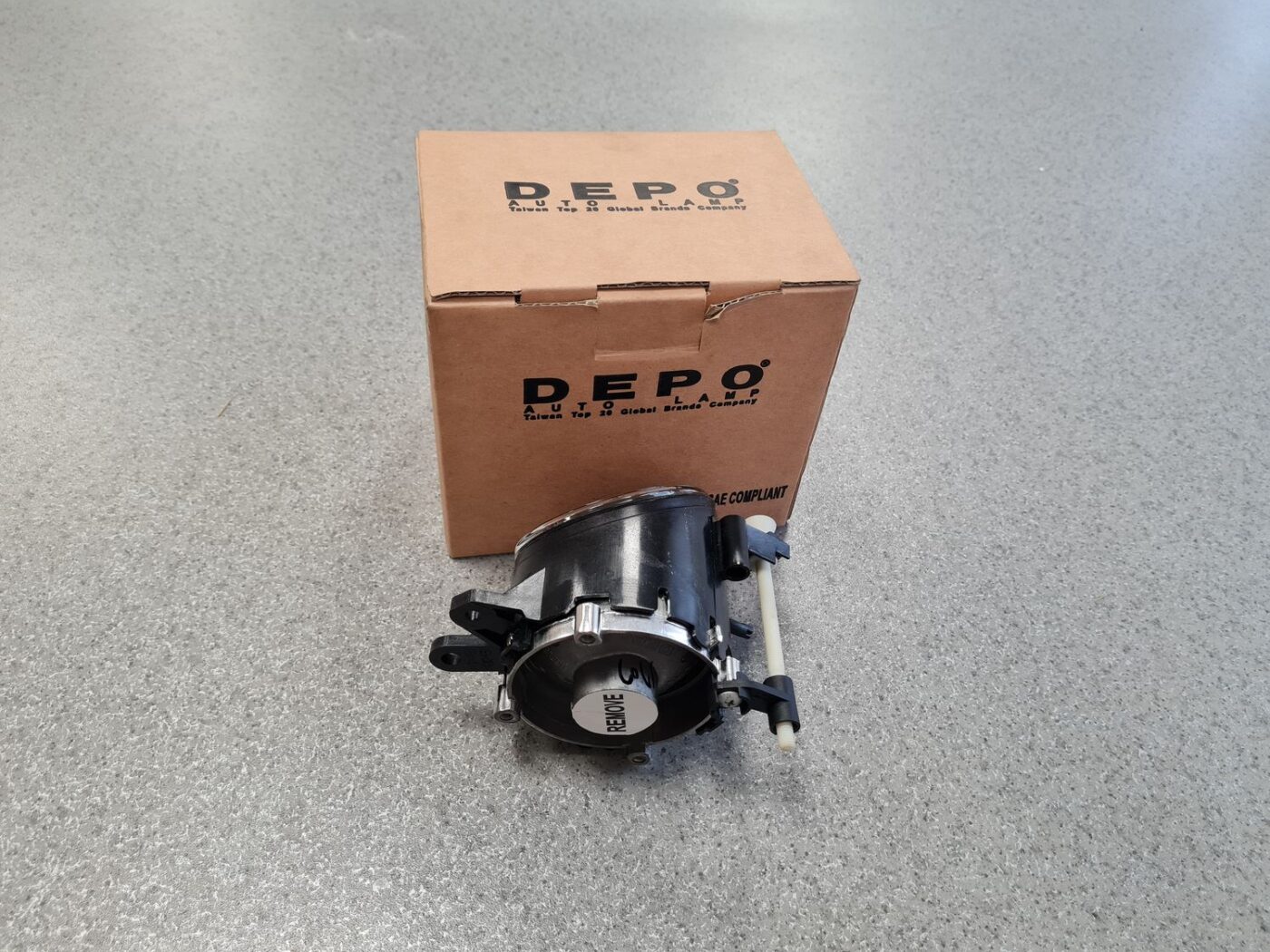 Miglas lukturis priekšā labajā pusē priekš 2 Miglas lukturis priekšā labajā pusē priekš