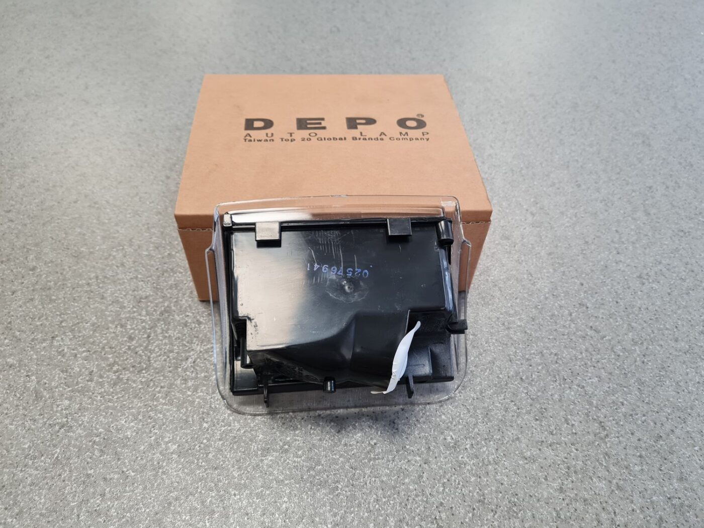 Pagrieziena signala lukturis priekš 2 Pagrieziena signala lukturis priekš