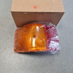 Aizmugurējais kreisais lukturis priekš