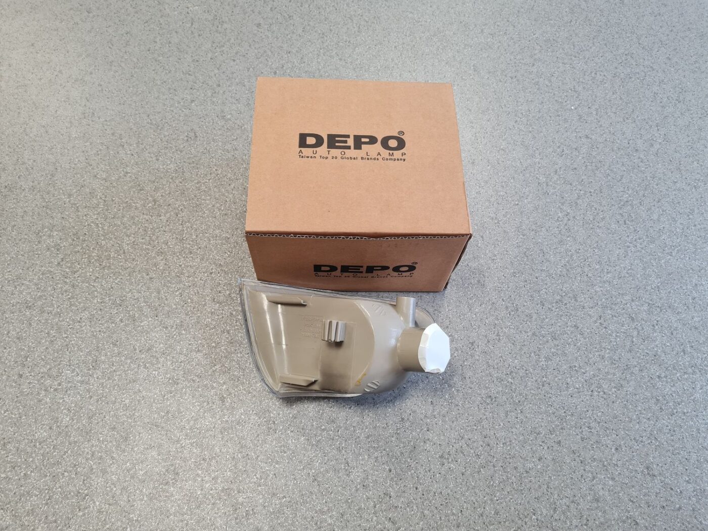 Pagrieziena signala lukturis priekš 2 Pagrieziena signala lukturis priekš