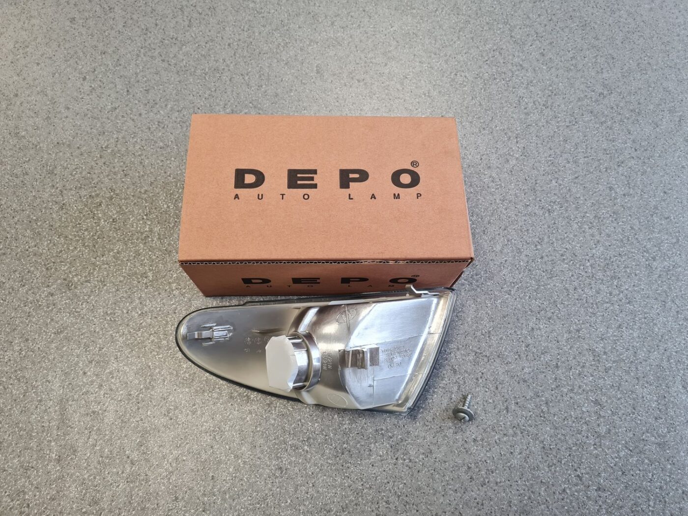 Pagrieziena signala lukturis priekš 2 Pagrieziena signala lukturis priekš