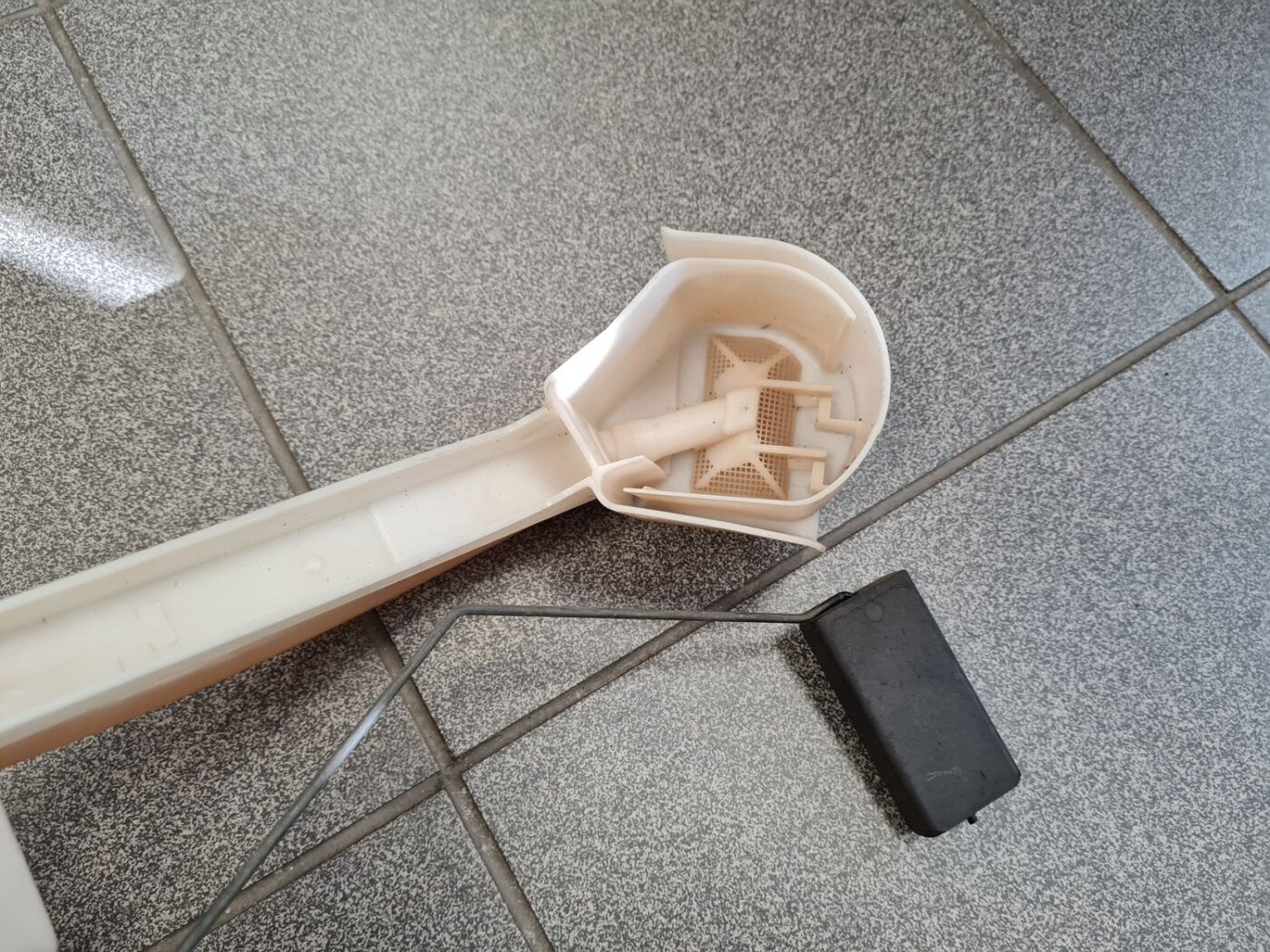 Degvielas tvertnes sūkņa līmeņa devējs priekš AUDI A4 1999 10 Degvielas tvertnes sūkņa līmeņa devējs priekš AUDI A4 1999