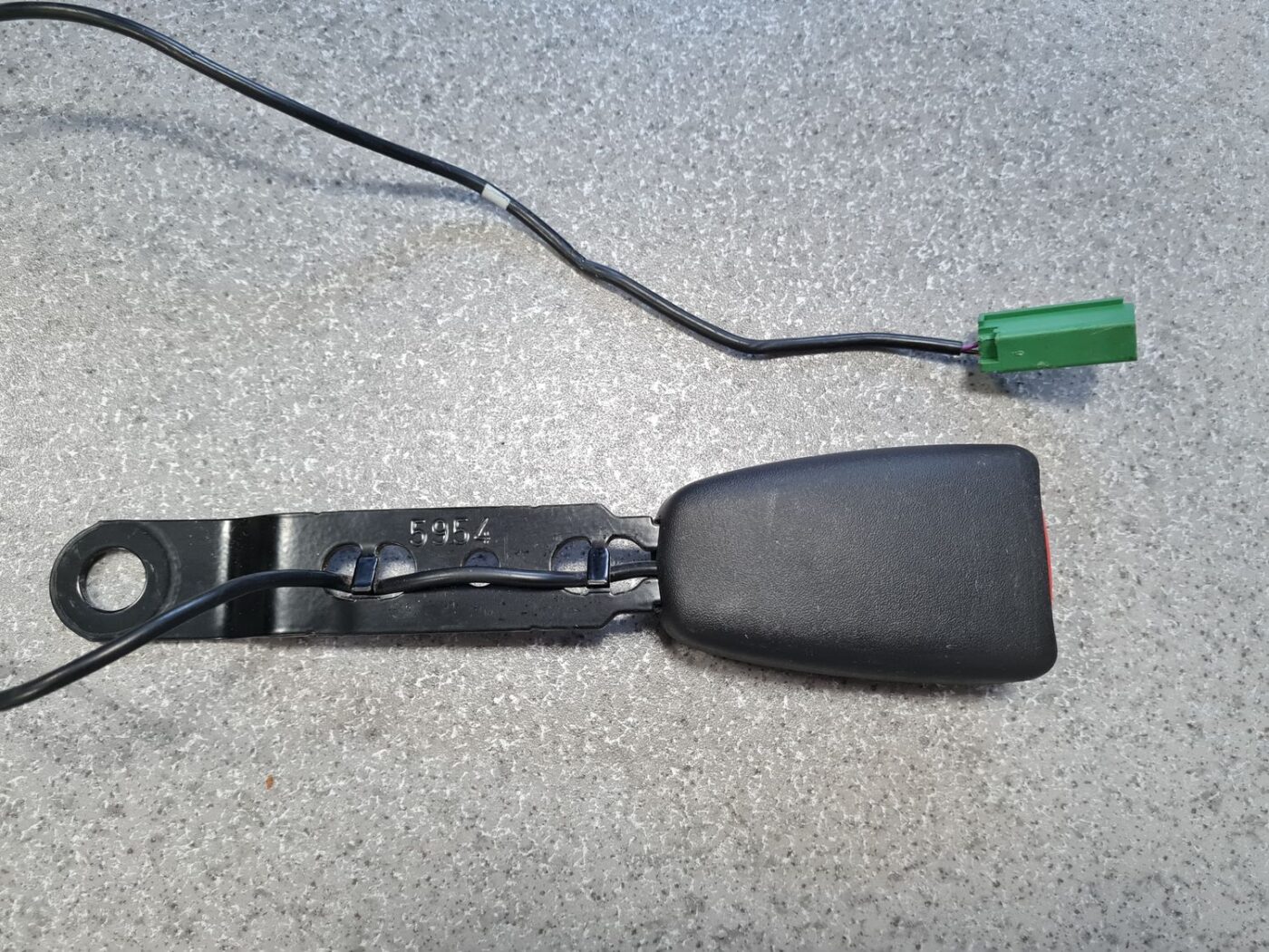 Priekšējās drošības jostas sprādze priekš VOLVO XC60 2009 2 Priekšējās drošības jostas sprādze priekš VOLVO XC60 2009