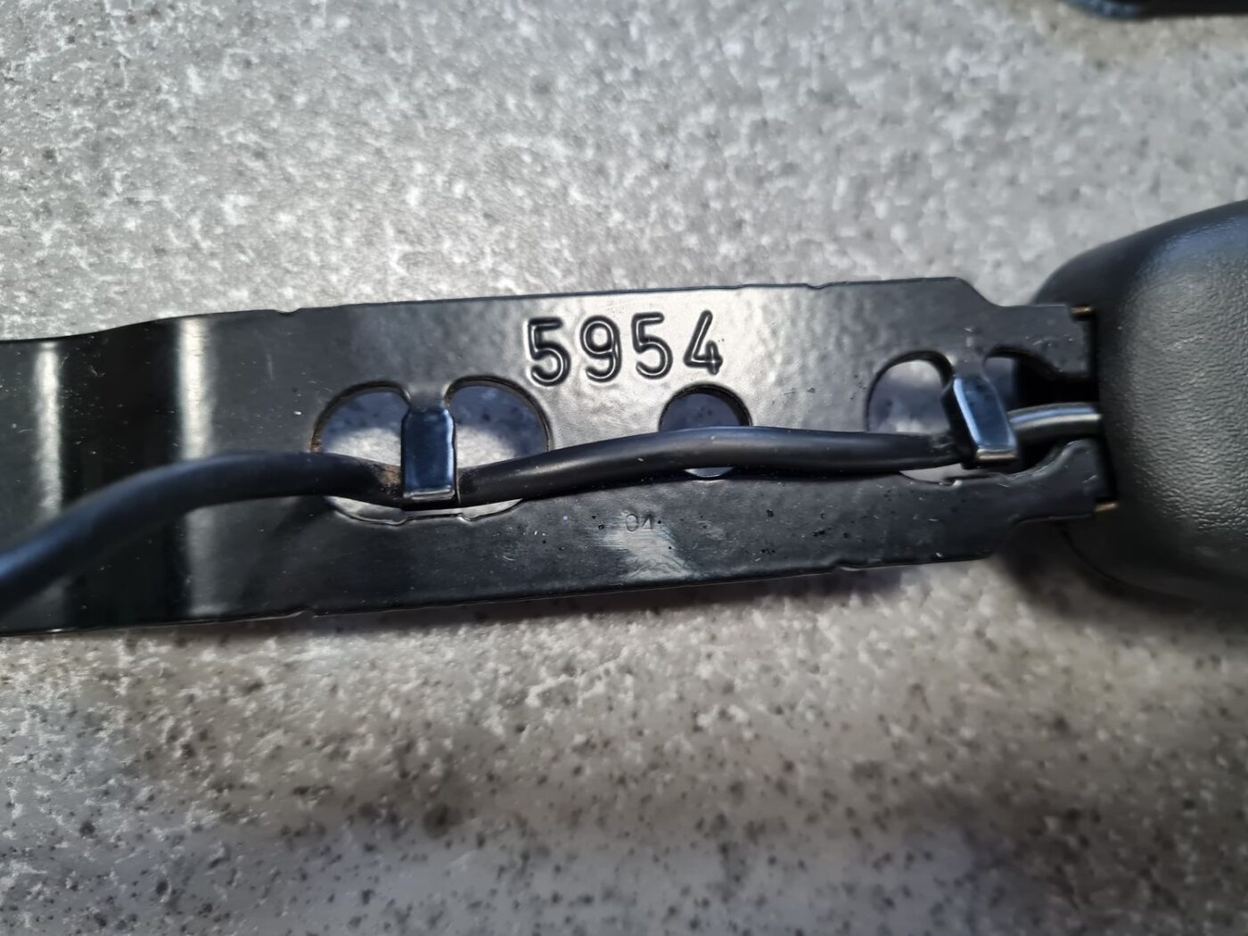 Priekšējās drošības jostas sprādze priekš VOLVO XC60 2009 8 Priekšējās drošības jostas sprādze priekš VOLVO XC60 2009