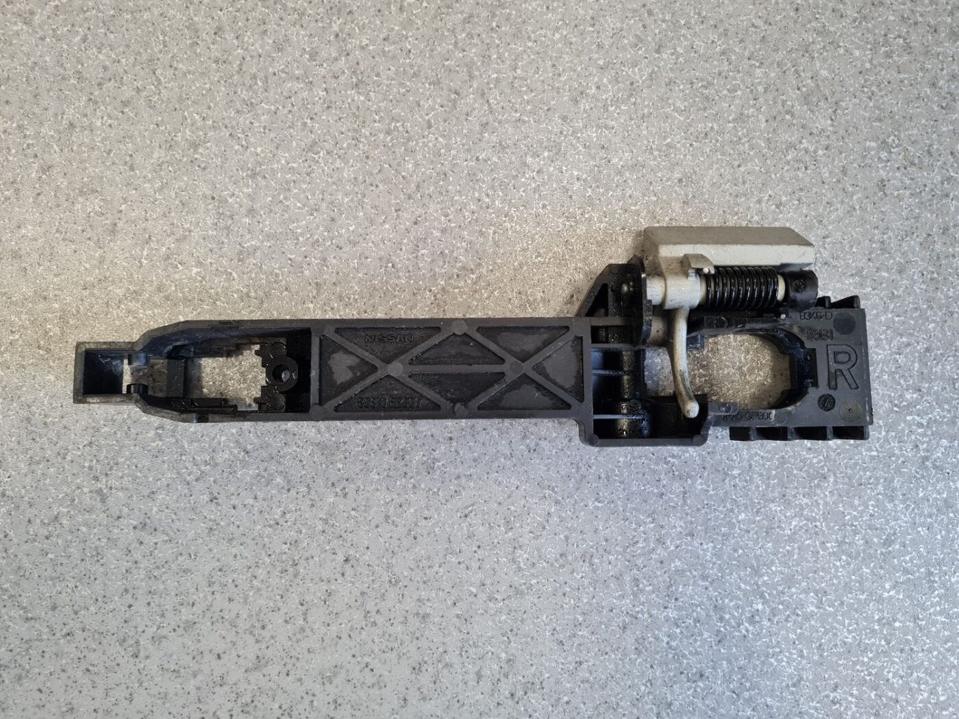 Durvju roktura iekšējais stiprinājums priekš NISSAN PATHFINDER 2006 2 Durvju roktura iekšējais stiprinājums priekš NISSAN PATHFINDER 2006