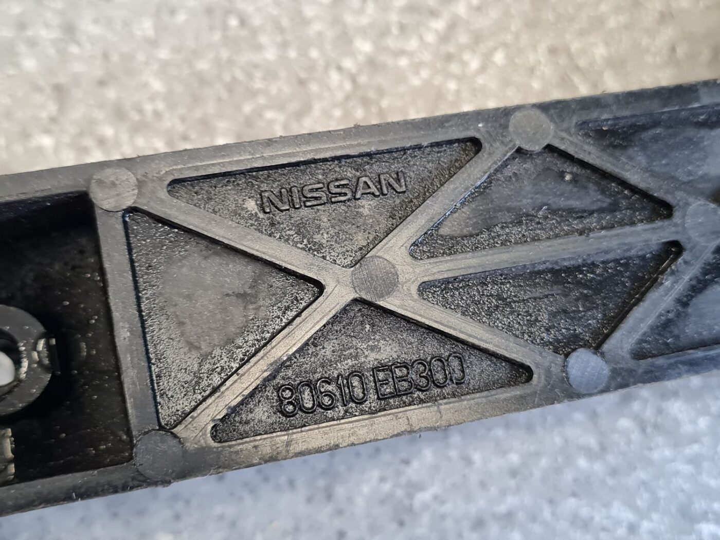 Durvju roktura iekšējais stiprinājums priekš NISSAN PATHFINDER 2006 5 Durvju roktura iekšējais stiprinājums priekš NISSAN PATHFINDER 2006