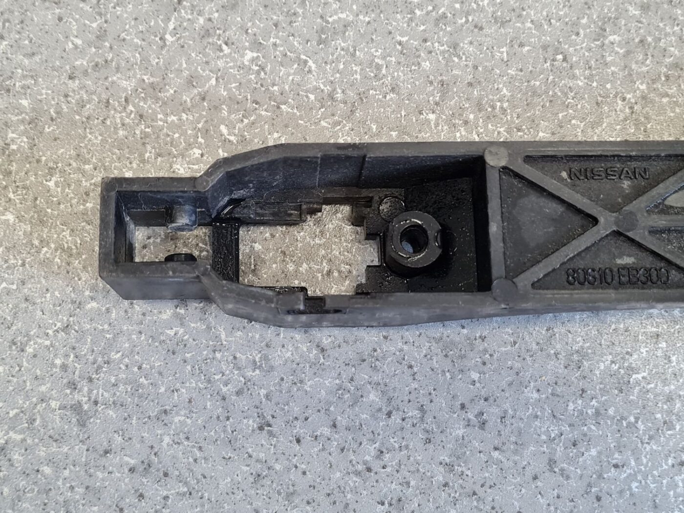 Durvju roktura iekšējais stiprinājums priekš NISSAN PATHFINDER 2006 4 Durvju roktura iekšējais stiprinājums priekš NISSAN PATHFINDER 2006