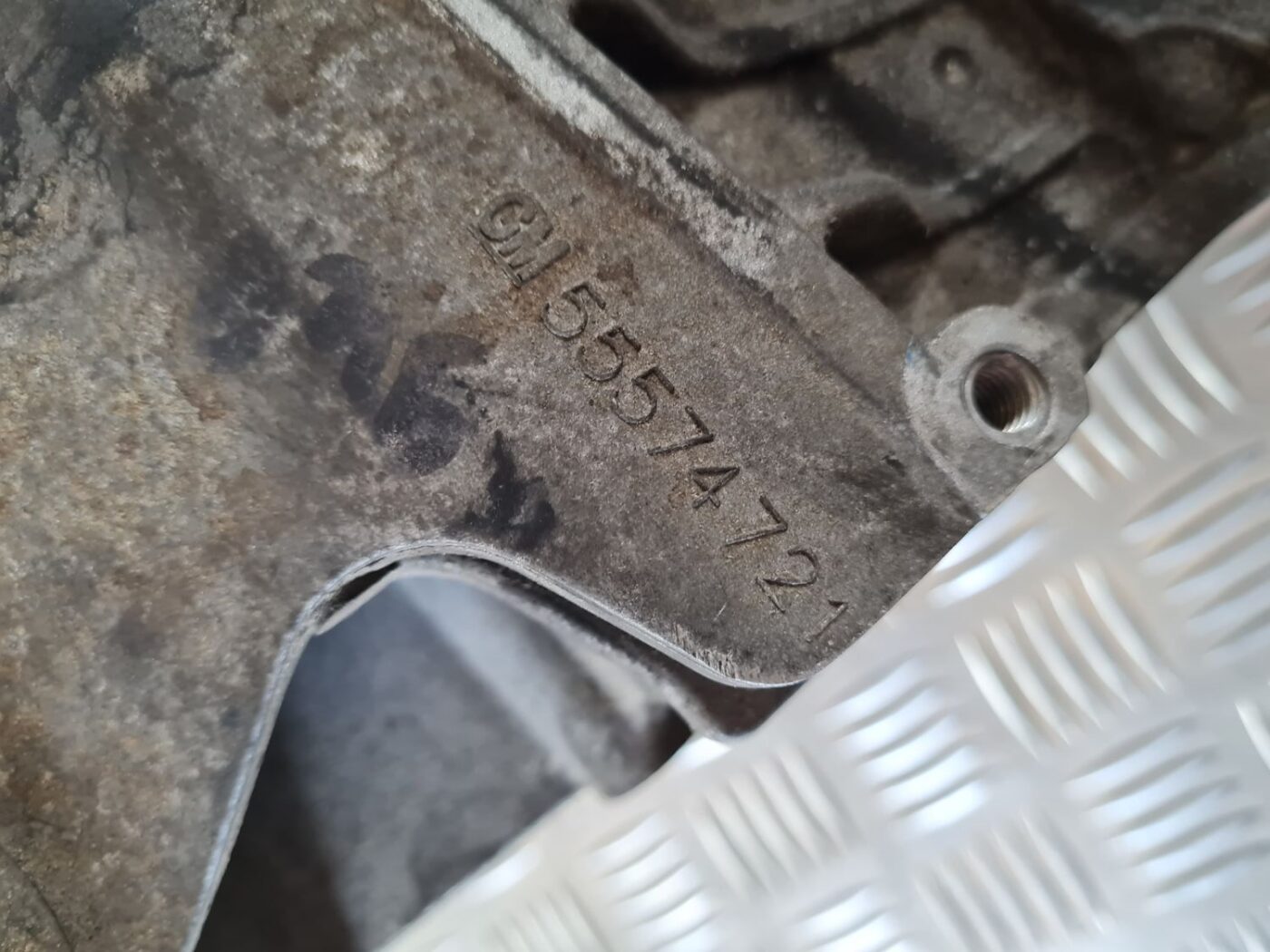 Degvielas sūkņa kronšteins priekš OPEL INSIGNIA SPORTS TOURER 2010 5 Degvielas sūkņa kronšteins priekš OPEL INSIGNIA SPORTS TOURER 2010