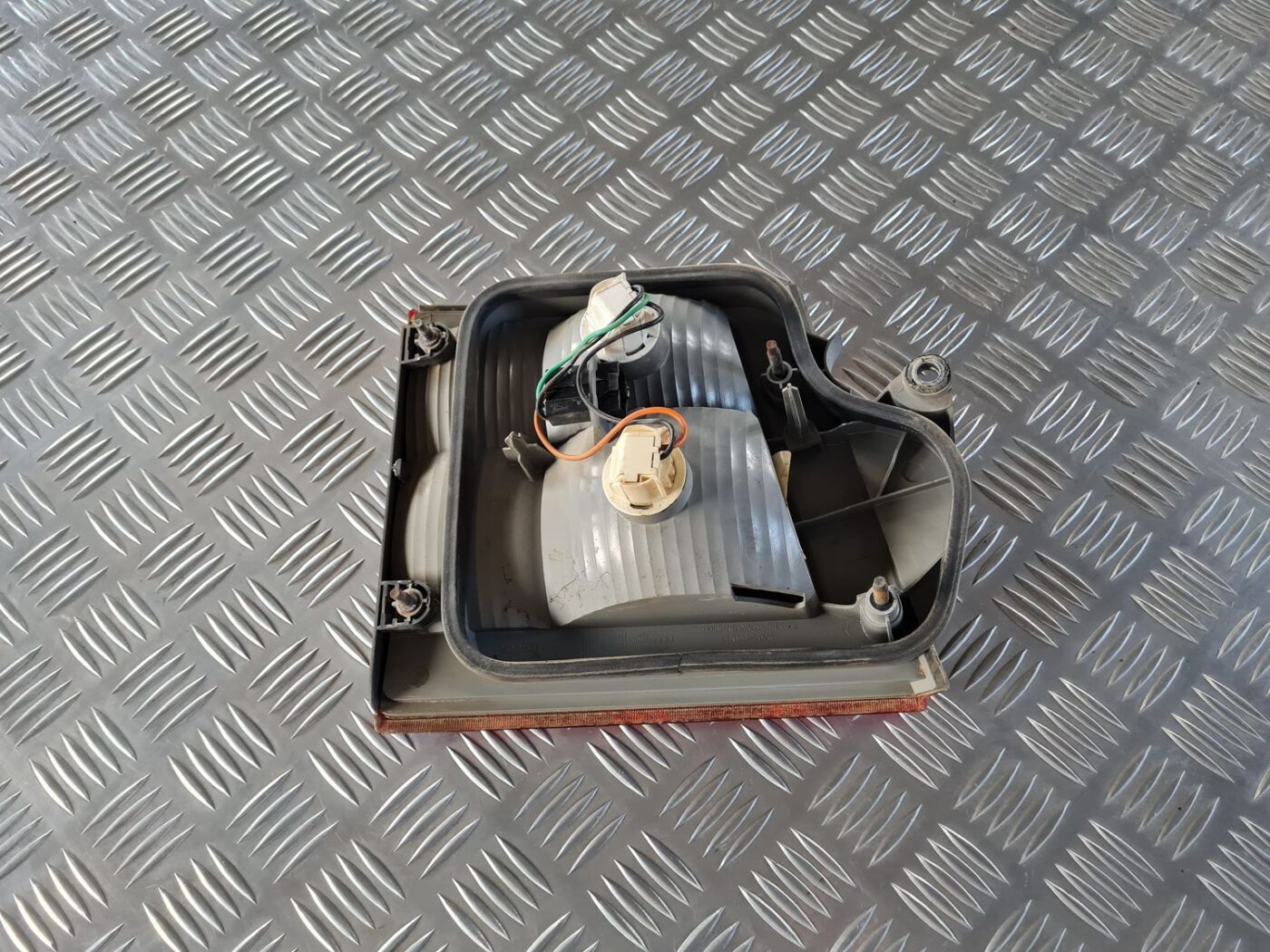 Bagāžnieka vāka labais lukturis priekš SAAB 9-5 1999 3 Bagāžnieka vāka labais lukturis priekš SAAB 9-5 1999