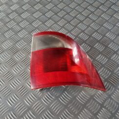 Aizmugurējais labais lukturis priekš SAAB 9-5 1999