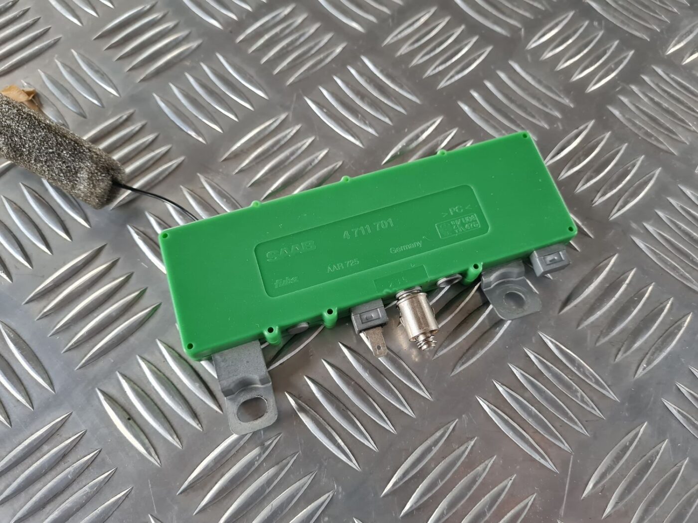 Antenas pastiprinātāja bloks priekš SAAB 9-5 1999 2 Antenas pastiprinātāja bloks priekš SAAB 9-5 1999