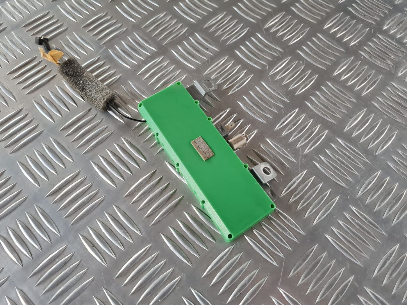 Antenas pastiprinātāja bloks priekš SAAB 9-5 1999 4 Antenas pastiprinātāja bloks priekš SAAB 9-5 1999