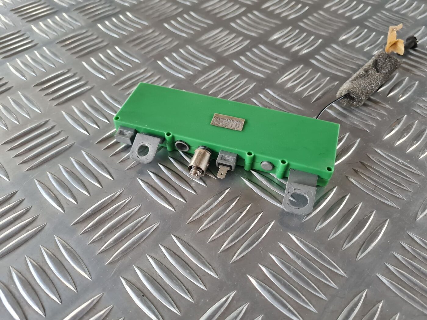 Antenas pastiprinātāja bloks priekš SAAB 9-5 1999 3 Antenas pastiprinātāja bloks priekš SAAB 9-5 1999