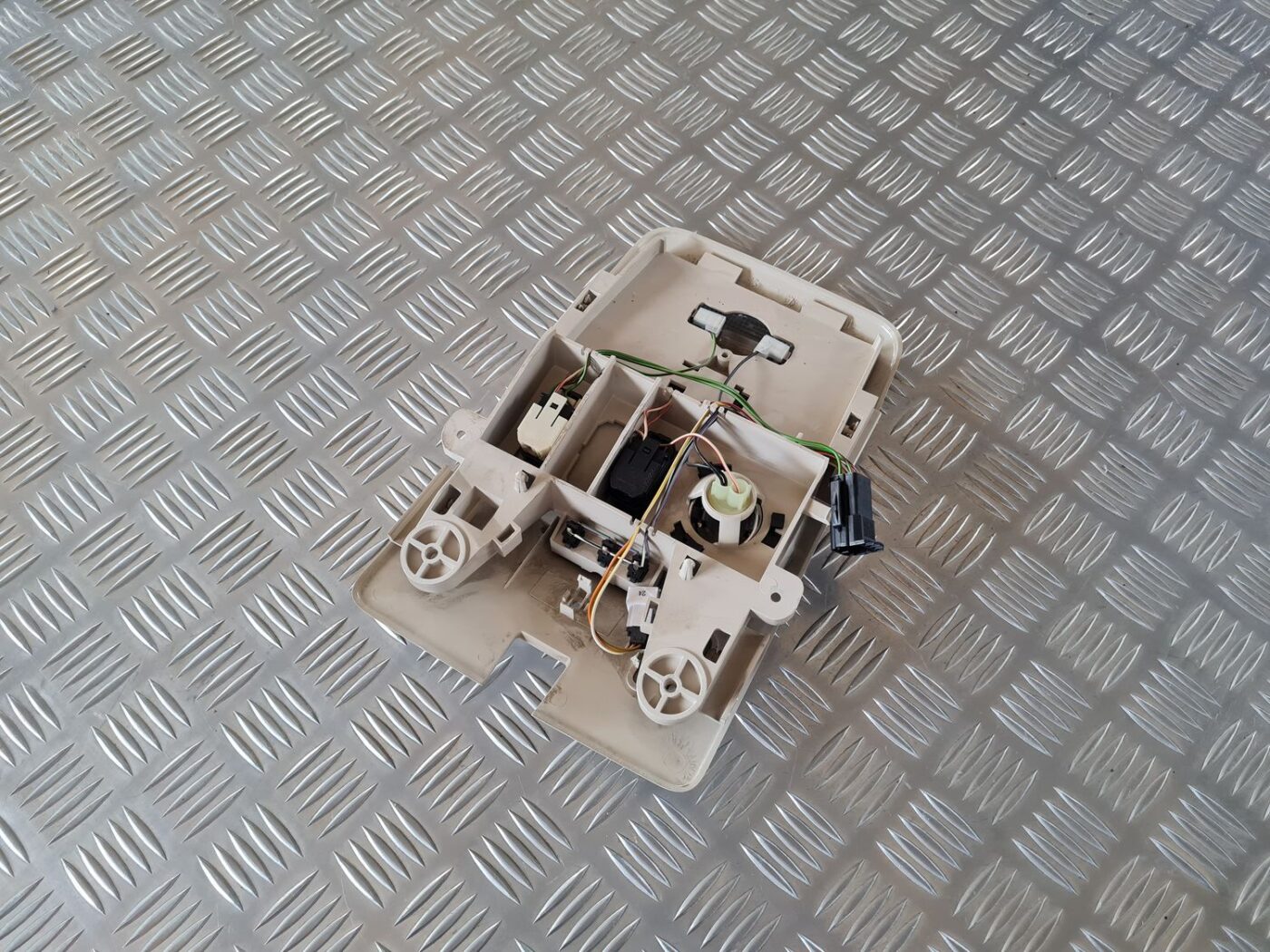 Priekšējo sēdvietu apgaismojums priekš SAAB 9-5 1999 2 Priekšējo sēdvietu apgaismojums priekš SAAB 9-5 1999