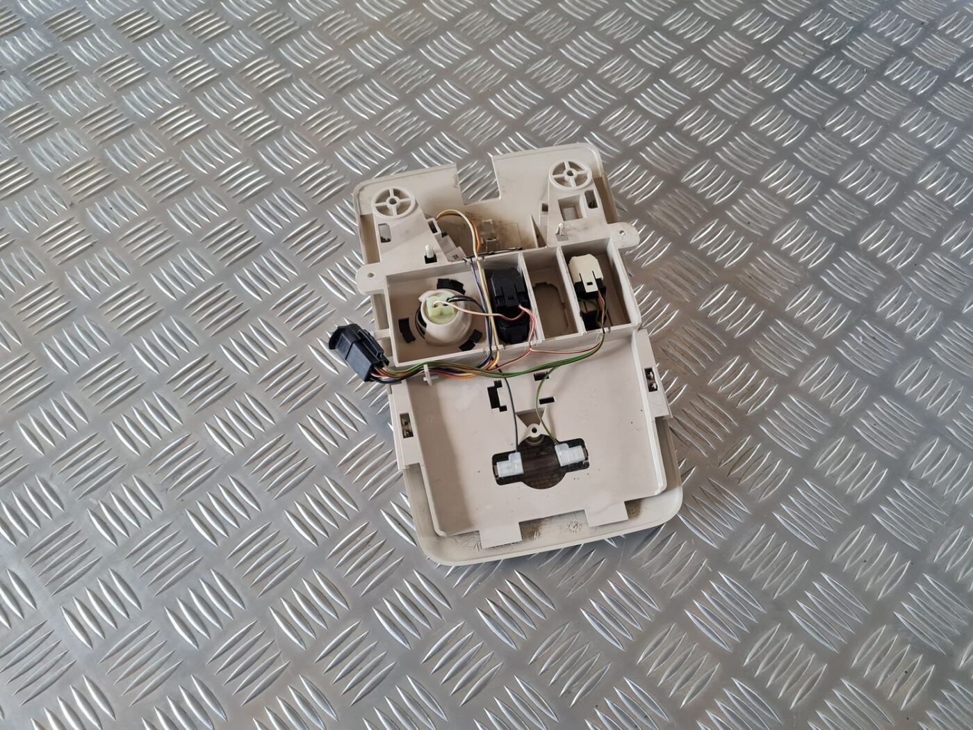 Priekšējo sēdvietu apgaismojums priekš SAAB 9-5 1999 3 Priekšējo sēdvietu apgaismojums priekš SAAB 9-5 1999