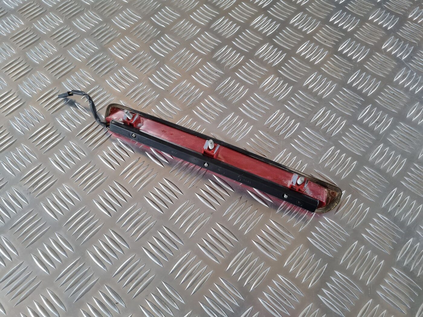 Stop signāls priekš SAAB 9-5 1999 2 Stop signāls priekš SAAB 9-5 1999