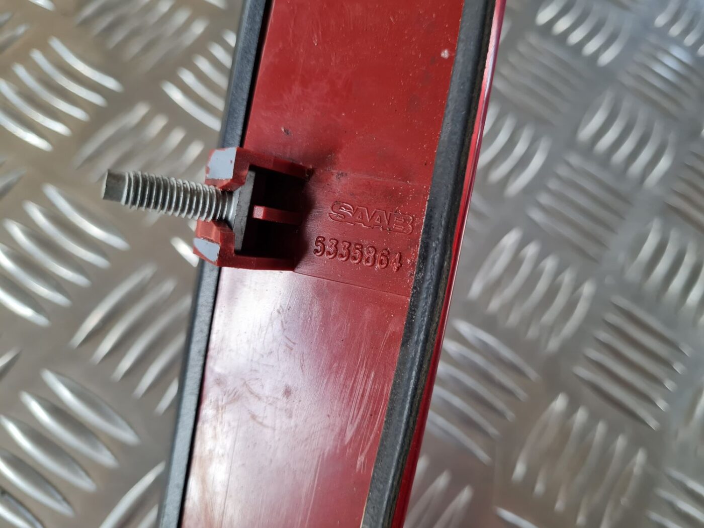 Stop signāls priekš SAAB 9-5 1999 3 Stop signāls priekš SAAB 9-5 1999