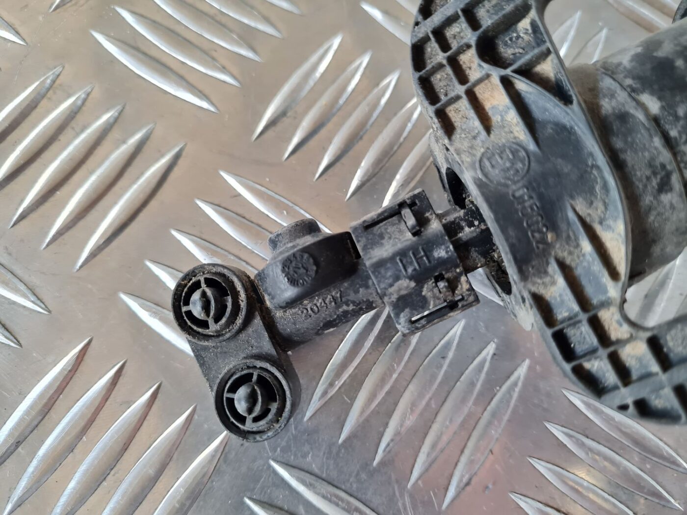 Lukturu mazgātāja sprausla priekš SAAB 9-5 1999 4 Lukturu mazgātāja sprausla priekš SAAB 9-5 1999