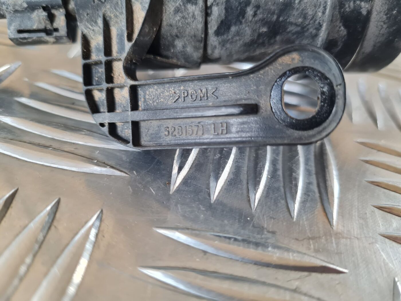 Lukturu mazgātāja sprausla priekš SAAB 9-5 1999 3 Lukturu mazgātāja sprausla priekš SAAB 9-5 1999