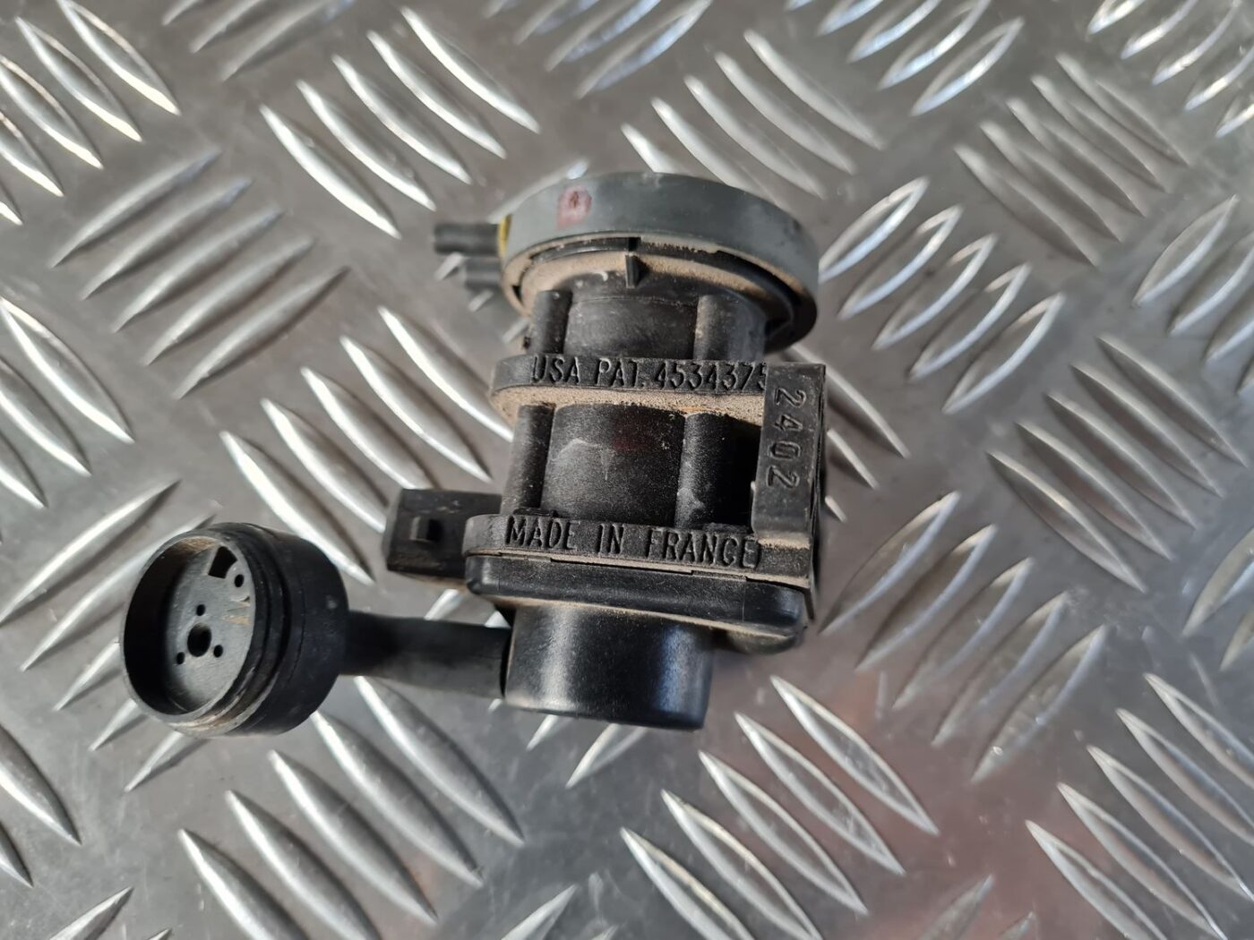 Izplūdes solenoīda vārsts priekš SAAB 9-5 1999 3 Izplūdes solenoīda vārsts priekš SAAB 9-5 1999