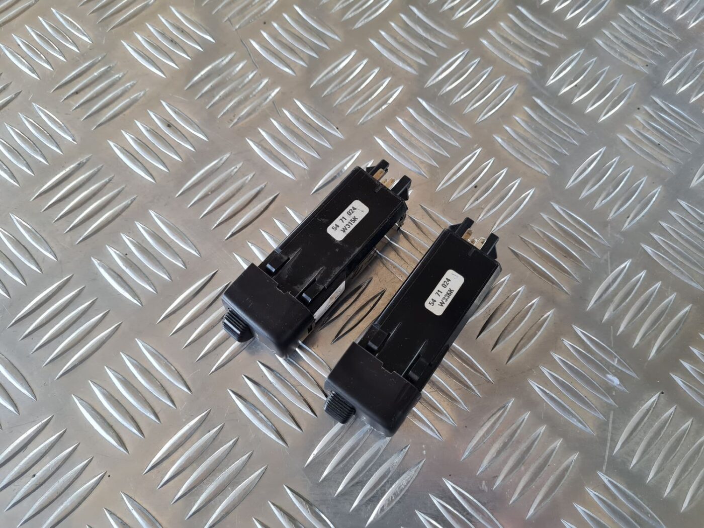 Sēdekļa apsildes ieslēgšanas poga priekš SAAB 9-5 1999 4 Sēdekļa apsildes ieslēgšanas poga priekš SAAB 9-5 1999