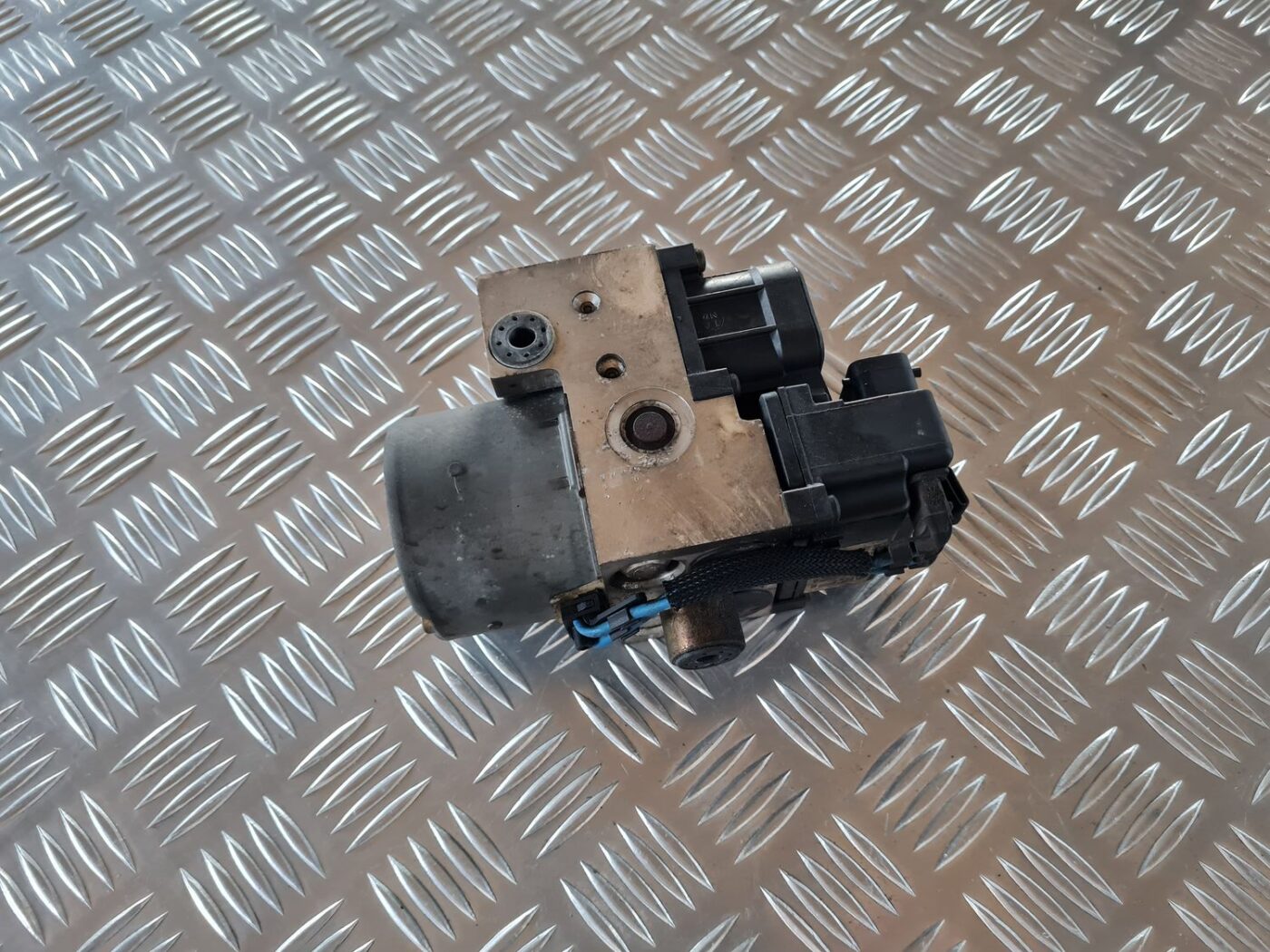 ABS bloks priekš SAAB 9-5 1999 2 ABS bloks priekš SAAB 9-5 1999