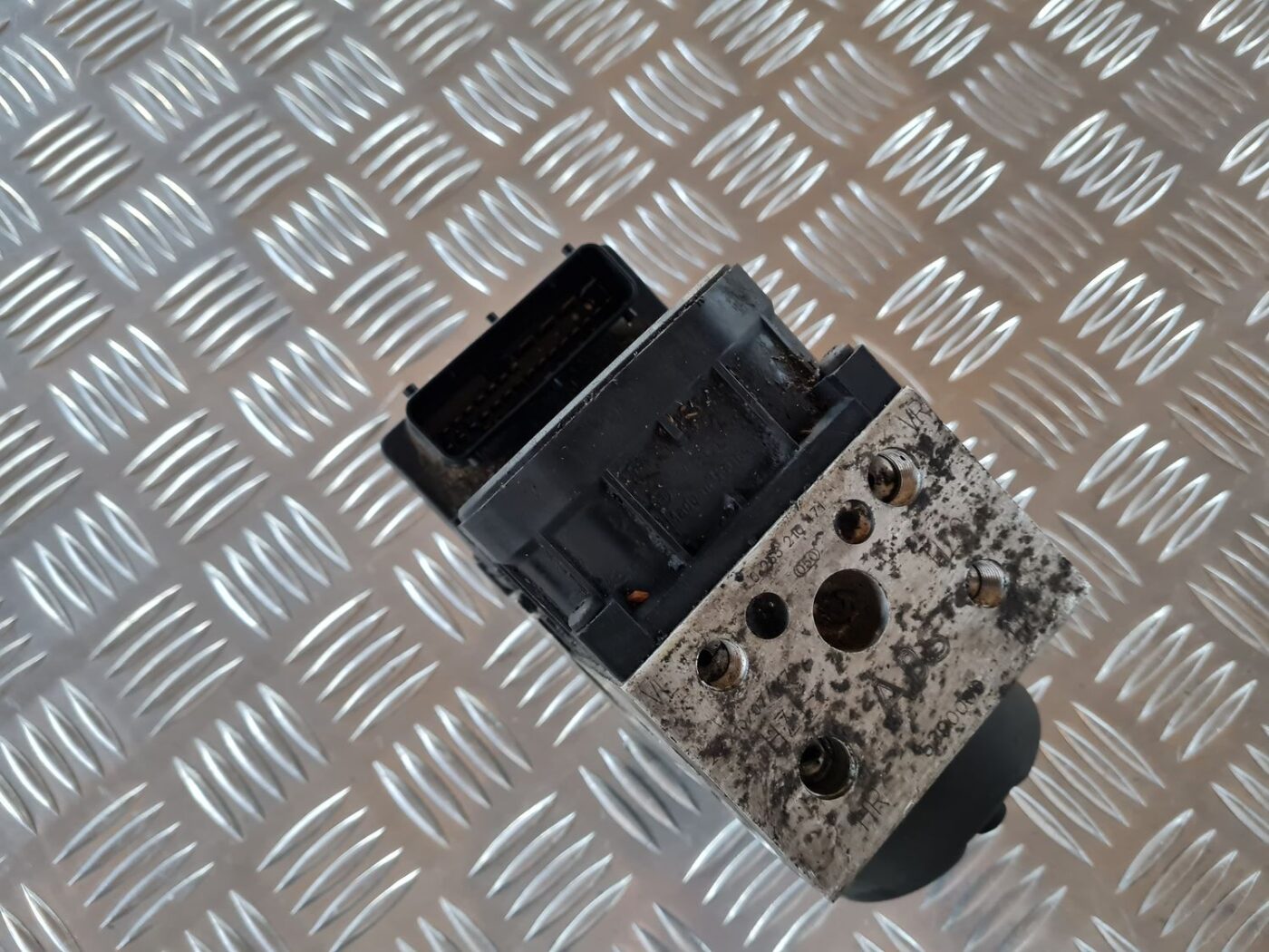 ABS bloks priekš SAAB 9-5 1999 4 ABS bloks priekš SAAB 9-5 1999