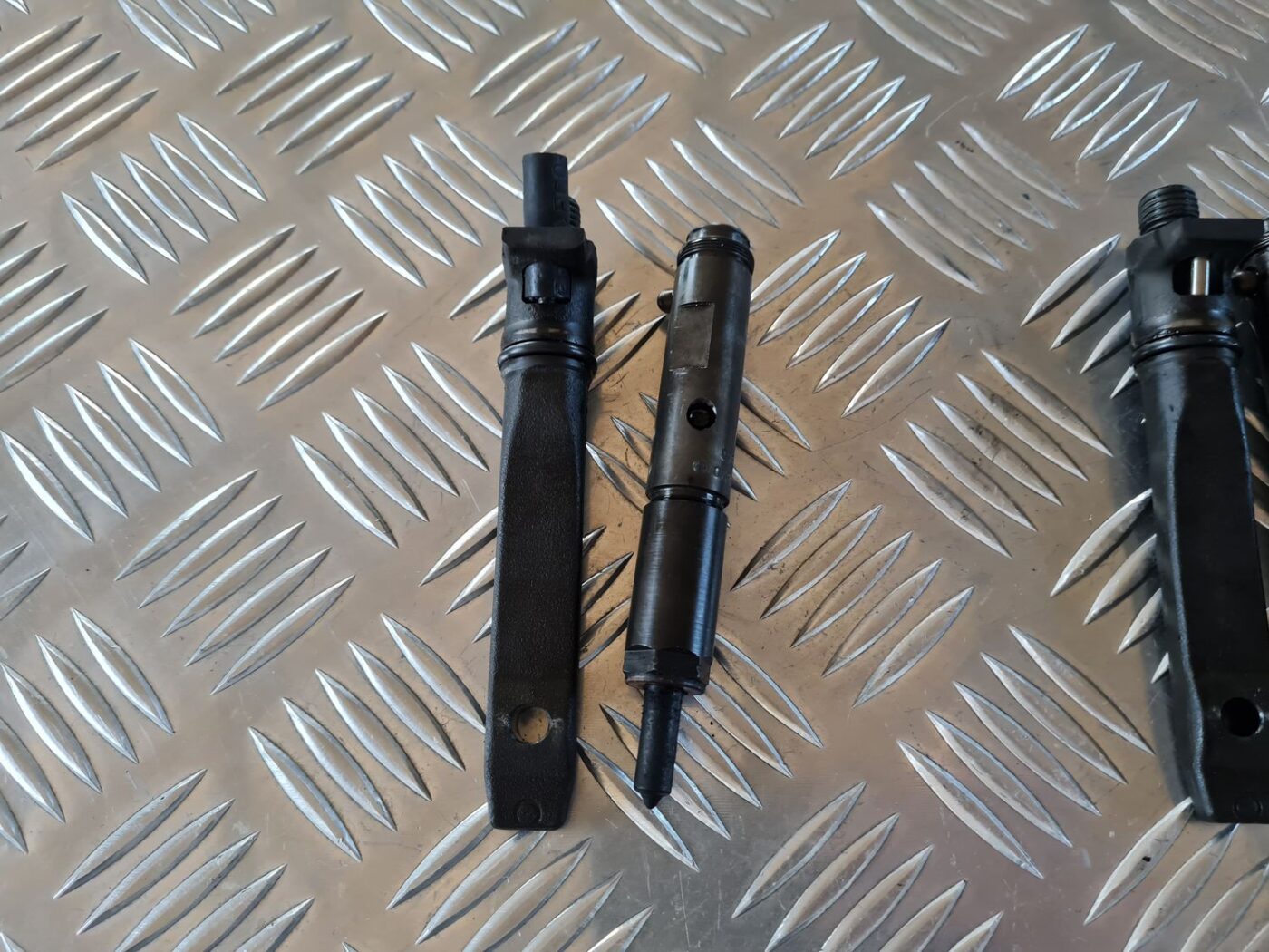 Degvielas smidzinātājs priekš SAAB 9-5 1999 2 Degvielas smidzinātājs priekš SAAB 9-5 1999