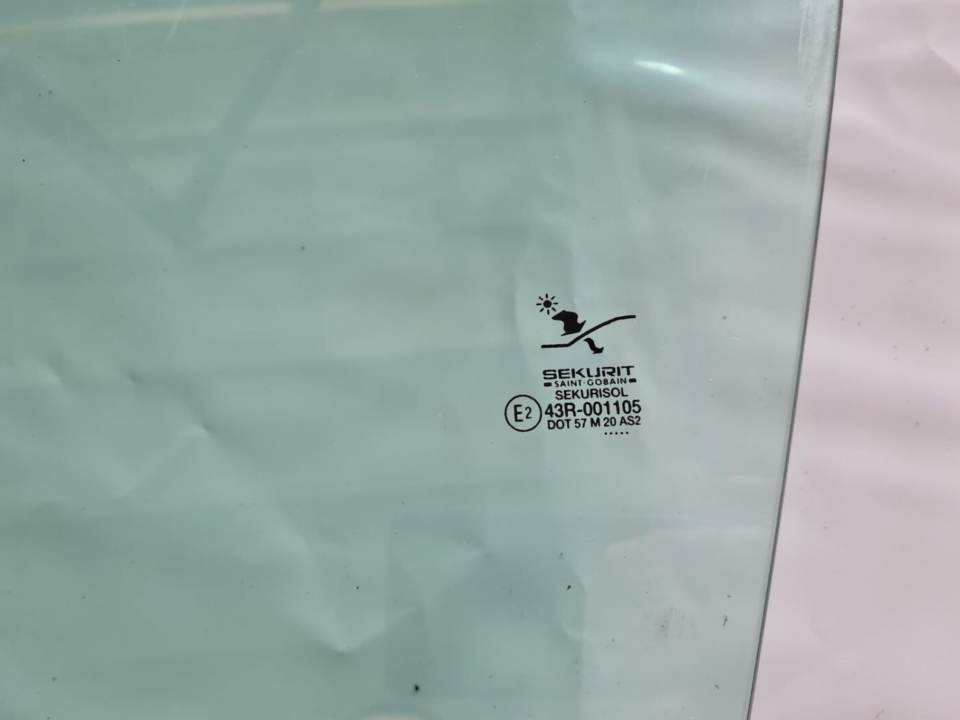 Priekšējo kreiso durvju stikls priekš SAAB 9-5 1999 2 Priekšējo kreiso durvju stikls priekš SAAB 9-5 1999