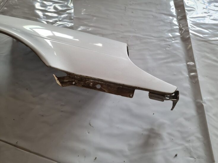 Priekšējais labais spārns priekš SAAB 9-5 1999