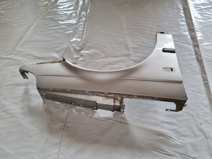 Priekšējais labais spārns priekš SAAB 9-5 1999