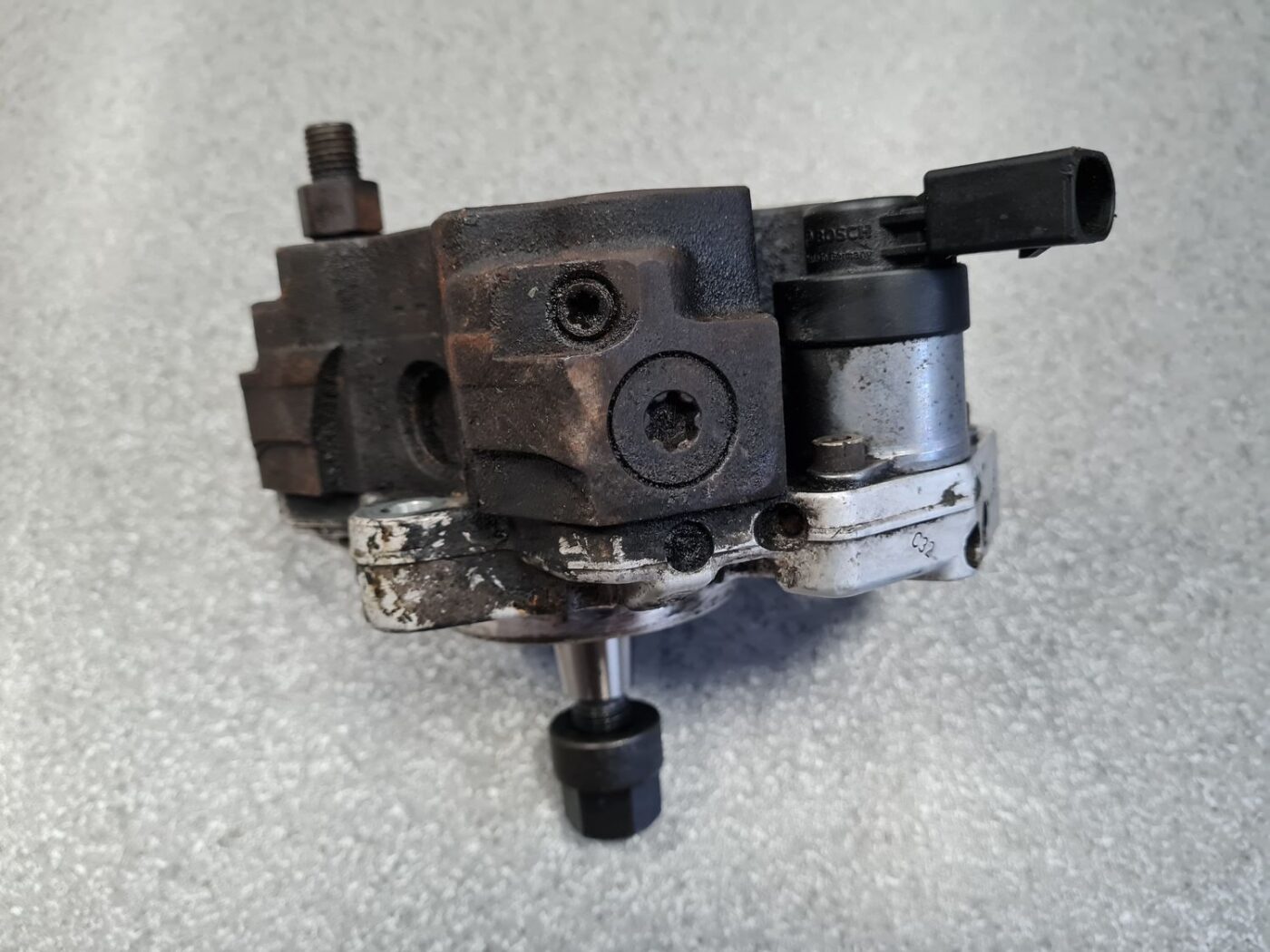 Augstspiediena degvielas sūknis priekš BMW 520D E60 2006 ENG. 4 Augstspiediena degvielas sūknis priekš BMW 520D E60 2006 ENG.