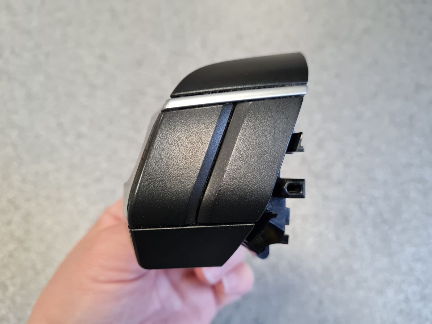 Stūres poga priekš VOLVO S60 2007 2 Stūres poga priekš VOLVO S60 2007