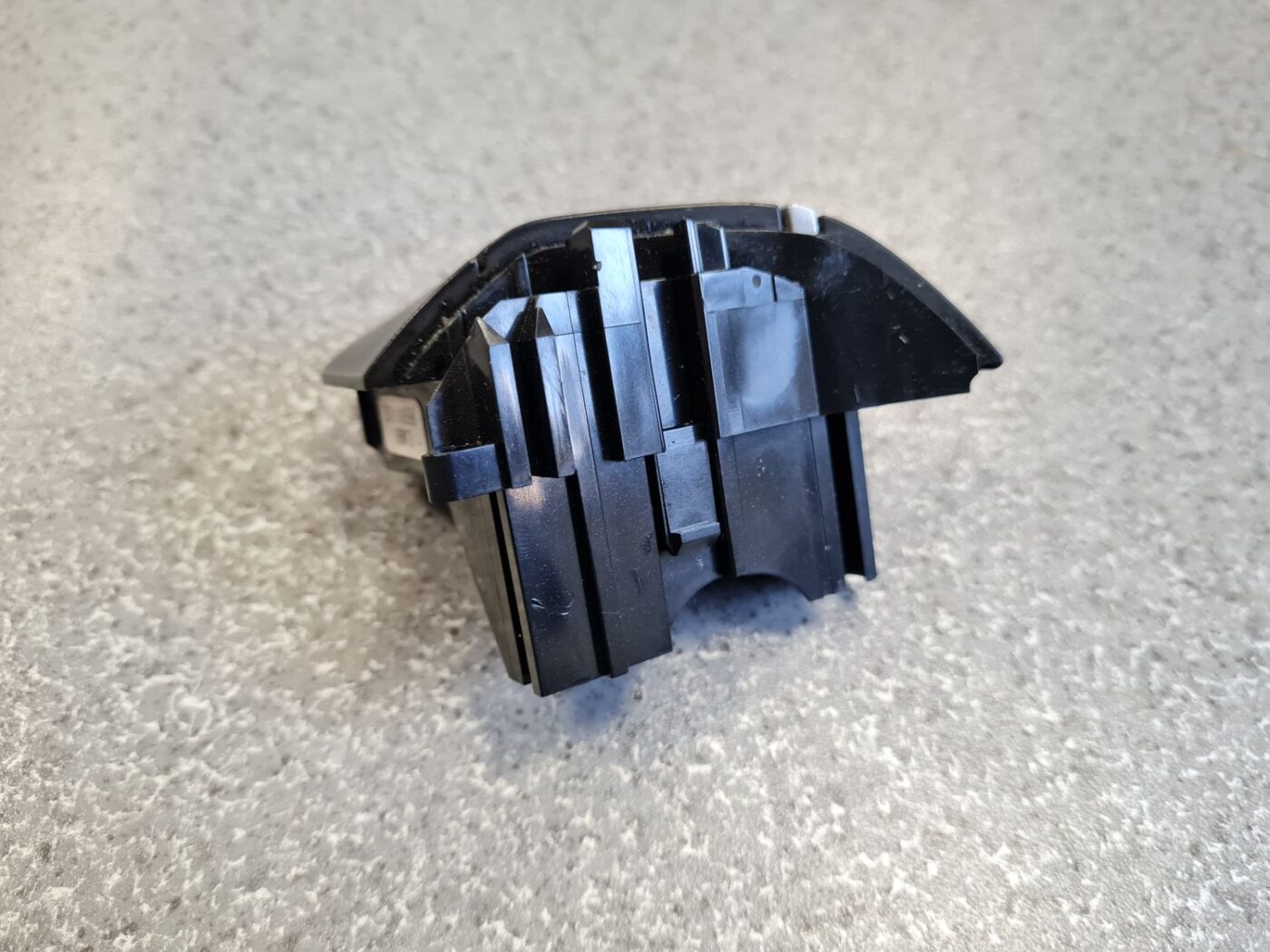 Stūres poga priekš VOLVO S60 2007 4 Stūres poga priekš VOLVO S60 2007