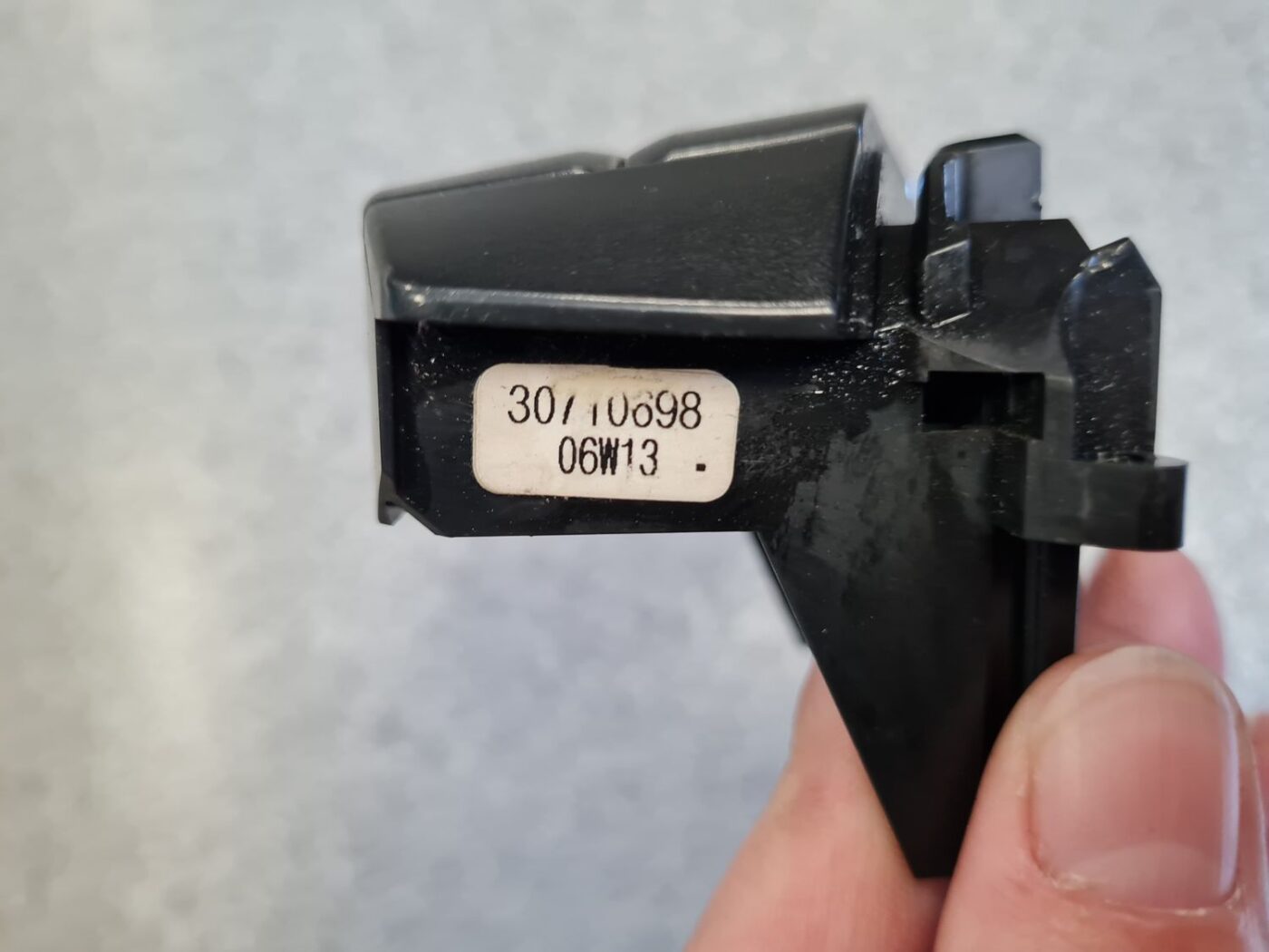 Stūres poga priekš VOLVO S60 2007 3 Stūres poga priekš VOLVO S60 2007