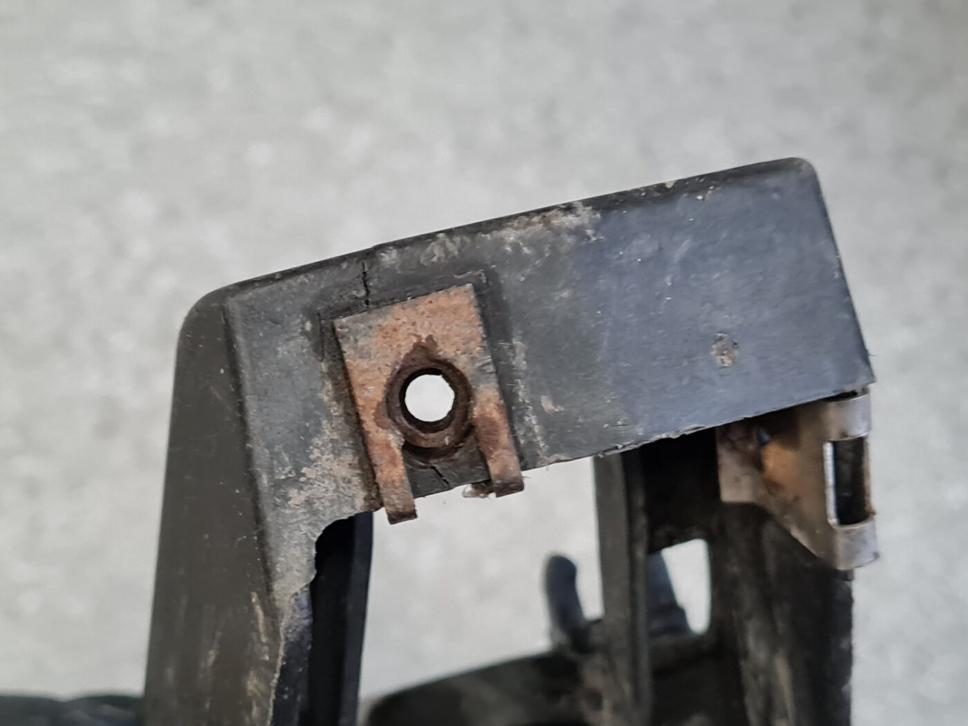 Priekšējā spārna un bufera stiprinājums priekš AUDI A4 2003 5 Priekšējā spārna un bufera stiprinājums priekš AUDI A4 2003