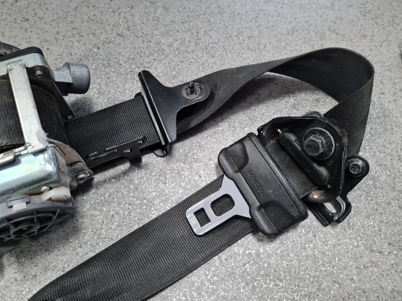 Priekšējā kreisā drošības josta priekš VOLVO V60 2012 10 Priekšējā kreisā drošības josta priekš VOLVO V60 2012