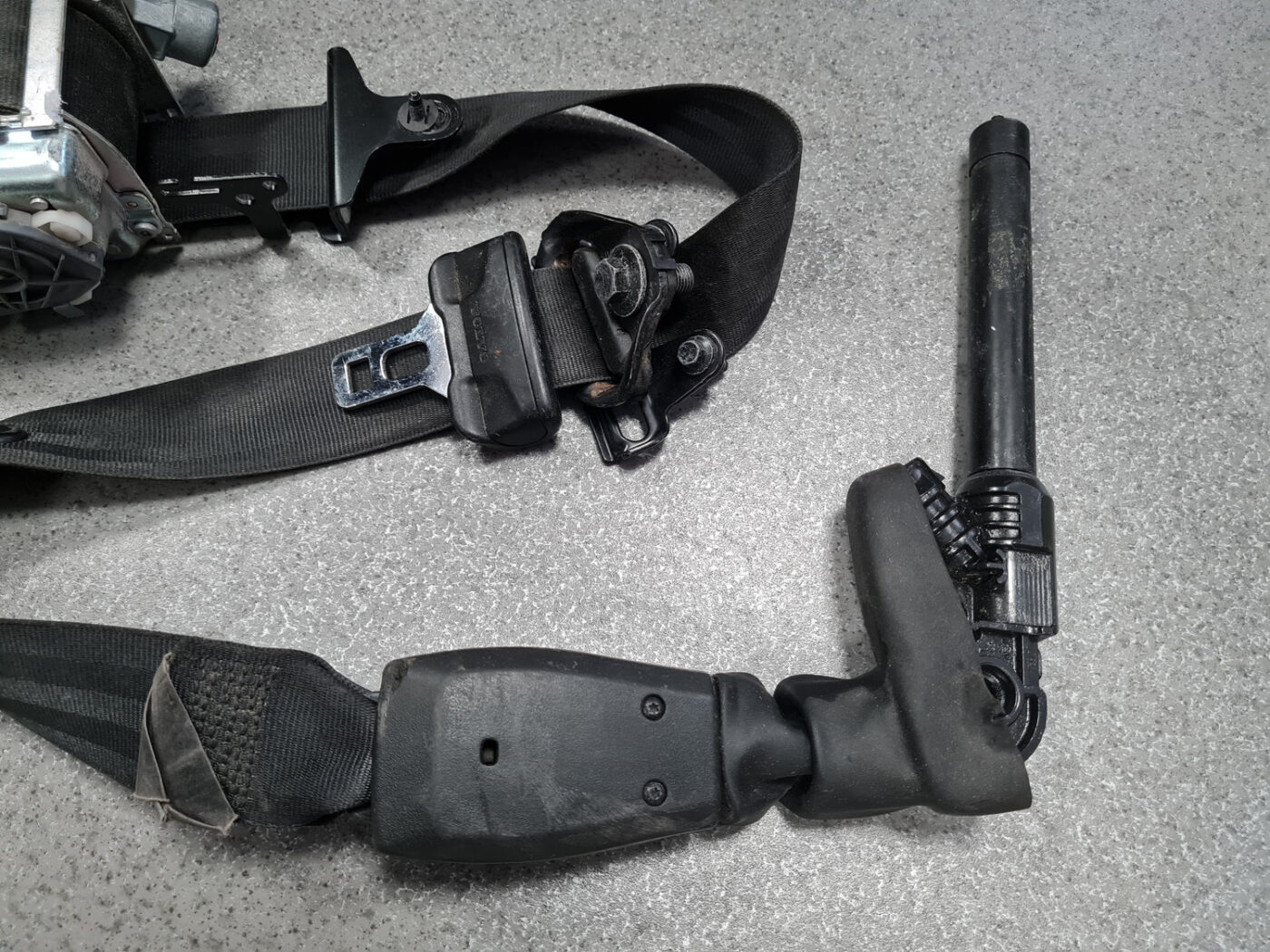 Priekšējā kreisā drošības josta priekš VOLVO V60 2012 9 Priekšējā kreisā drošības josta priekš VOLVO V60 2012