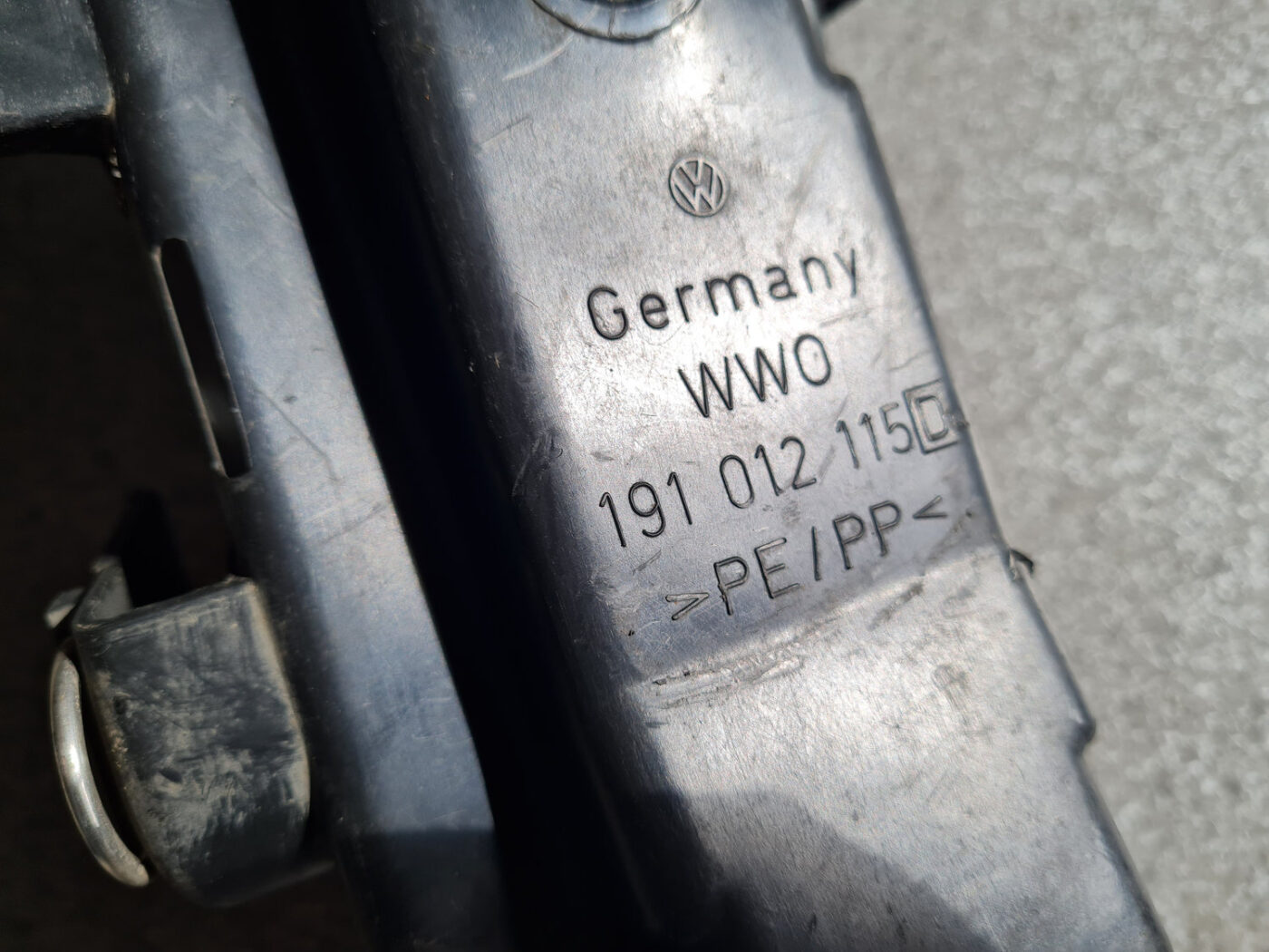 Bagāžnieka nodalījuma plastmasa priekš VW GOLF IV 1999 3 Bagāžnieka nodalījuma plastmasa priekš VW GOLF IV 1999